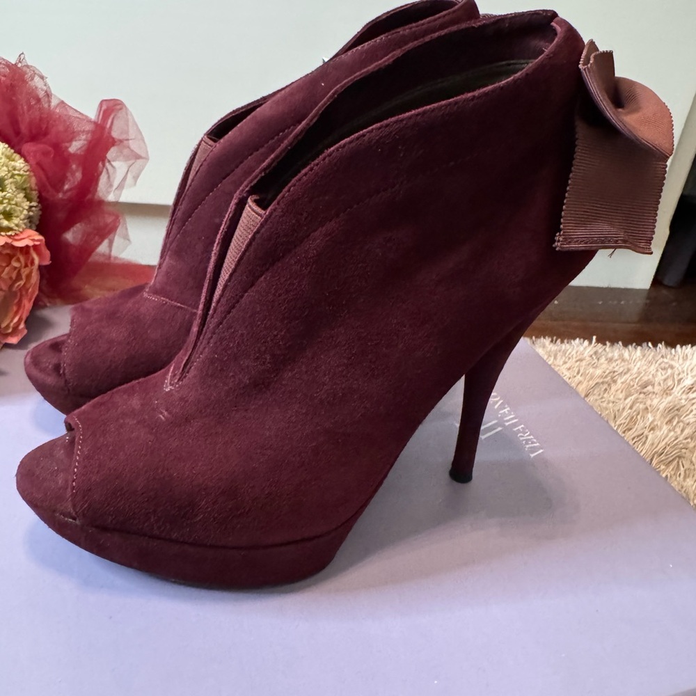 Vera Wang Women’s Royce Plum Suede Slip-on Peep Toe Shoes.  Size 7